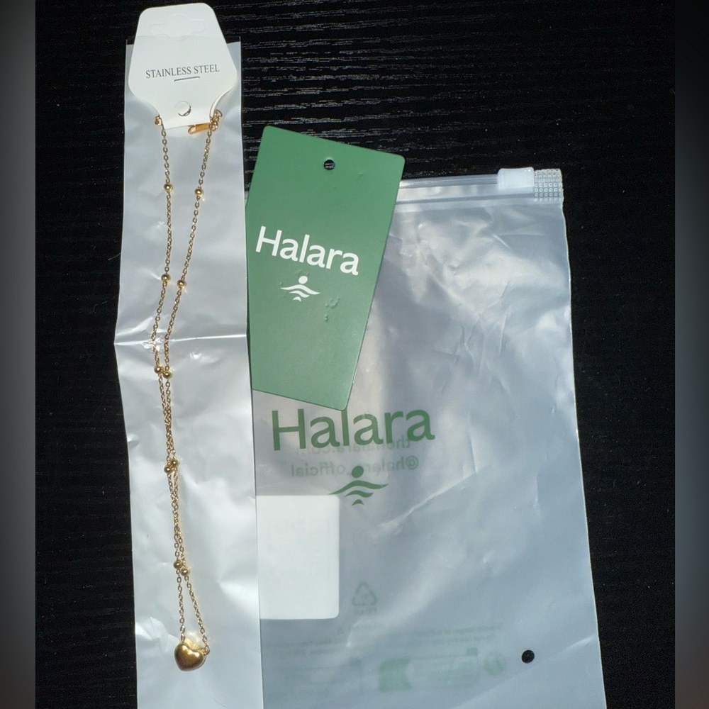 HALARA Gold-Tone Heart Pendant Necklace
